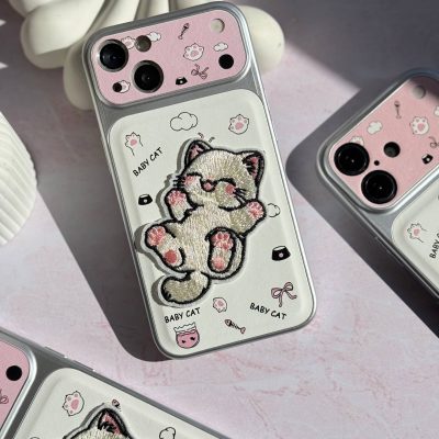 قاب فانتزی طرح بچه گربه گلدوزی گوشی آیفون 17